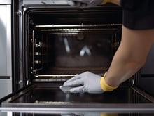 A quelle fréquence faut-il nettoyer son four ?