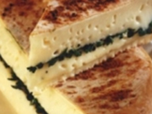 Reblochon farci aux herbes en croûtes d'épices