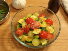 Poêlée de courgettes et tomates à l'ail