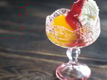 Tous en cuisine : Cyril Lignac dévoile sa recette originale des fruits Melba