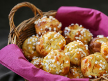 "Ce n’est pas très compliqué, je vais vous donner tous les petits secrets" : Cyril Lignac partage sa recette de chouquettes !