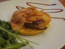 Tatin de foie gras poêlé et ses pommes déglacées au vinaigre de framboise