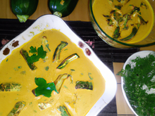 Copeaux de courgettes, crème fouettée au curry