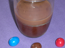 Verrines choco-m&m's, crème pralinoise