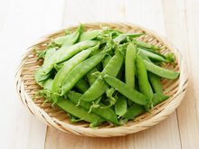 "Une salade pleine de fraîcheur" : Laurent Mariotte partage sa recette estivale à base de pois mange tout, un légume vert qui change !