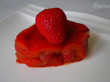 Tartare de fraises en terrine de poivrons rouge