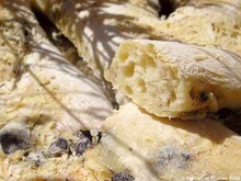 Fougasse à l'origan, aux olives et au parmesan