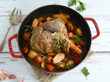 Gigot d'agneau aux légumes et à la bière