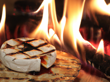 Camembert braisé au feu de bois