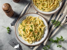 “On se prépare une recette de placard” : François-Régis Gaudry partage sa recette de linguine au beurre et sardines en boite