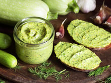 Oubliez le guacamole d'avocat : l'astuce magique avec 2 courgettes pour une tartinade d'apéro trois fois moins chère et ultra-légère