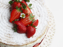 Biscuit succès aux amandes, crème vanille-mascarpone et fraises