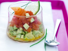 Fraicheur d'avocat, marmelade de pamplemousse de Floride au gingembre et saumon fumé