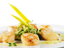 Poêlée de noix de Saint-Jacques et spaghetti de courgettes