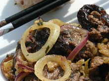 Bœuf parfumé aux épices, aux pruneaux et aux pommes