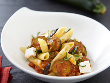Salade de penne aux courgettes et au chèvre frais