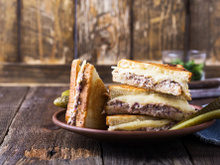 Connaissez-vous le Tuna Melt, ce sandwich américain au thon et cheddar qui cartonne sur les réseaux ?