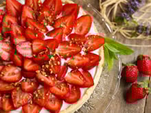 Réalisez une sublime tarte aux fraises avec les premiers fruits de la saison sans jamais allumer votre four