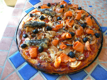 Pizza à la farine d'épeautre sardines et truite fumée