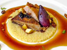 Foie gras laqué au balsam de coing Semoule d'amande et bouillon de fruits comme un couscous  Tuiles aux épices