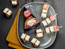 Toasts de pain d'épices et brochettes de Brie aux 5 baies Cœur de Lion
