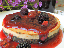 Cheesecake miroir confiture coquelicot-mûres sur galettes bretonnes
