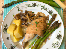 Poulet fermier d'auvergne "rôti 2 heures", asperges vertes au lard Paysan et cèpes