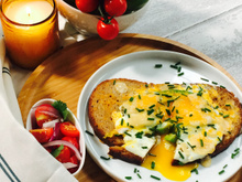 Tartine farcie à l'avocat et à l'œuf