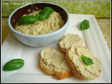 Tartines de tapenade verte au chèvre et basilic