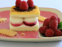 Tiramisu aux framboises fraîches et coulis