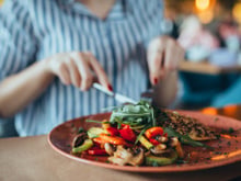 L’idée géniale (et anti-gaspi) de ce restaurateur : des plats de la veille à emporter pour 5 euros, les clients adorent