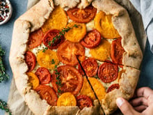 L'ingrédient secret de Christophe Michalak pour empêcher les tomates de détremper votre tarte estivale