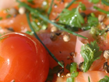 Carpaccio de truite du Pays Basque à l'écorce d'orange, estragon et aromates