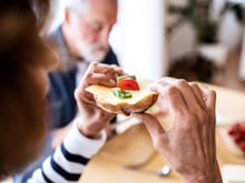 Bonne nouvelle : selon une étude, consommer régulièrement du fromage aiderait à mieux vieillir