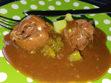 Exocet poché à la sauce créole