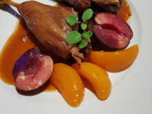 Cuisses de canard aux pêches
