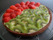 Tarte à la crème légère, fraises et kiwis