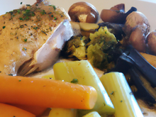 Chapon à la cheminée et aux légumes oubliés