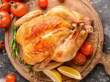 “Vous êtes pressé ? Moi aussi !": Philippe Etchebest partage sa recette express de poulet rôti en 15 minutes