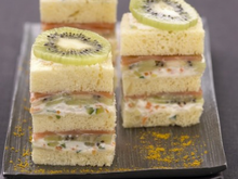 Minis sandwichs au kiwi de l'Adour, saumon fumé et fromage frais