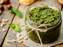 “Je ne veux pas le voir acheté, c’est tellement facile !” : Cyril Lignac nous explique comment bien réussir le pesto de basilic