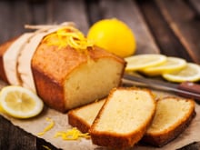 Impossible qu’il soit sec ! La recette d’un cake au citron ultra-moelleux, facile à faire à tester absolument