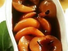 Compotée d'abricots au vin rouge et à la cannelle