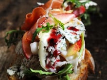 Tartines gourmandes à la Fourme d'Ambert