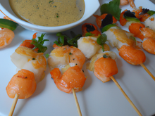 Brochettes de crevettes et saumon marinés sauce asiatique