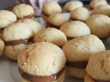 Baisers de dame : sablés aux amandes, noisettes et chocolat