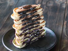 Pancakes fourrés au chocolat noir