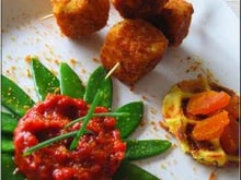 Brochettes de lieu jaune et gaufre de pomme de terre