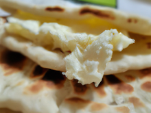 Naans au fromage traditionnels