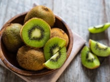 Connaissez-vous cette astuce pour faire mûrir les kiwis plus rapidement ?